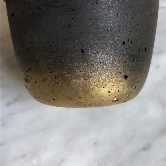 Raw Edge Concrete Planter - Picture 3 of 4